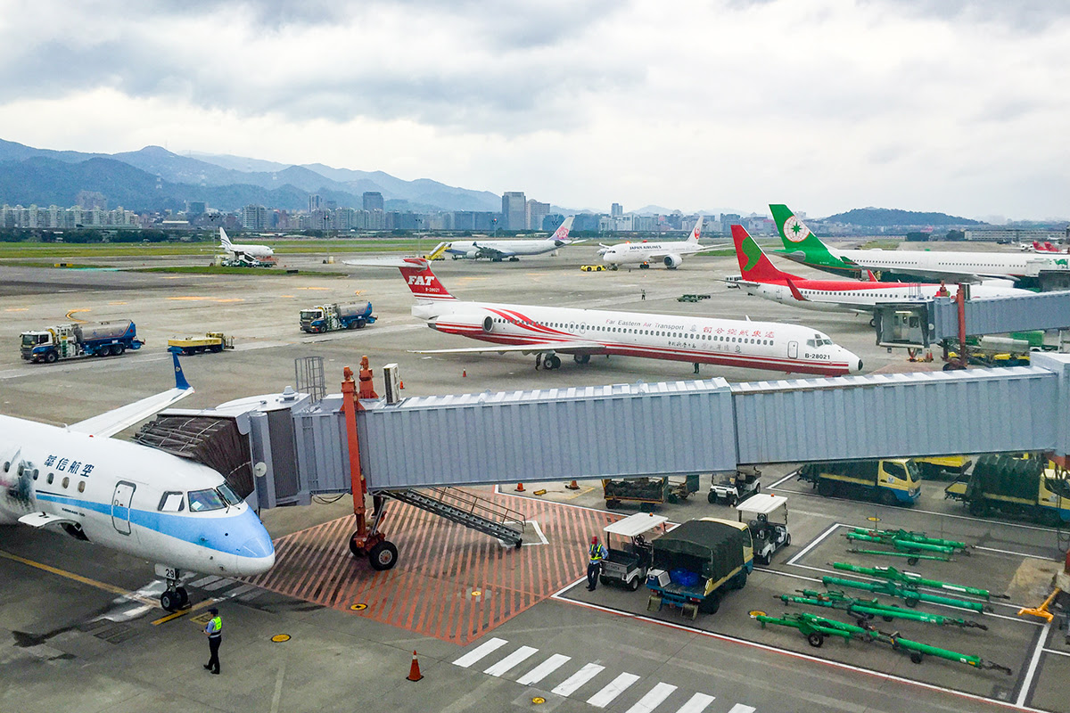 福岡 空港 から 松山 空港 イメージポケモンコレクション