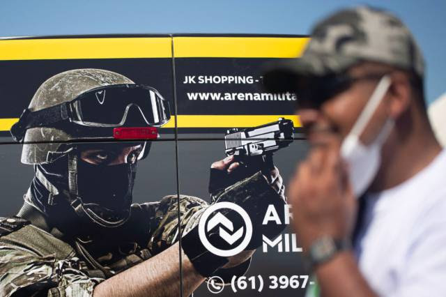 Brasil duplica o número de armas nas mãos da população em três anos