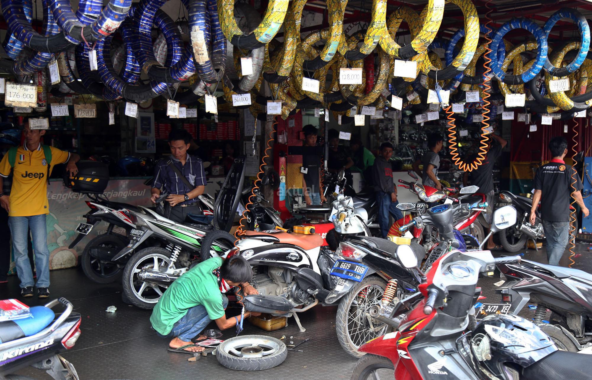 30+ Ide Kumpulan Gambar Motor Mx Yg Depannya Ada Stiker Kartunnya
