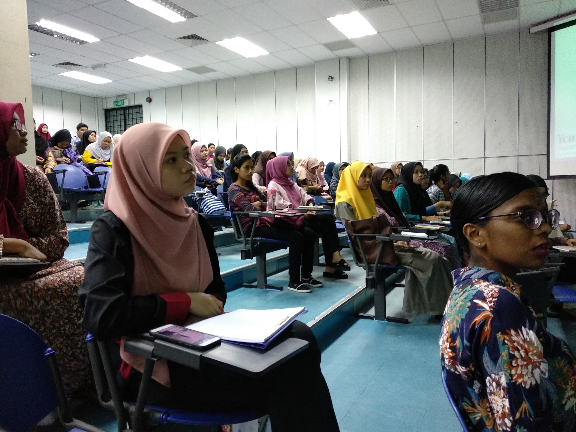 kursus yang ditawarkan di unikl