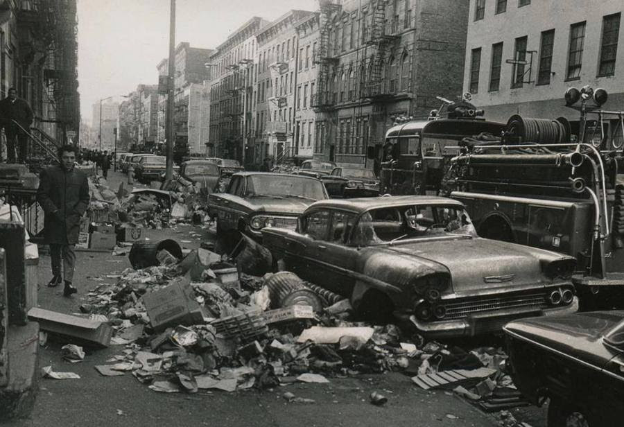 New                                                          York City                                                          sidewalks                                                          filled with                                                          trash during                                                          the 1968                                                          strike