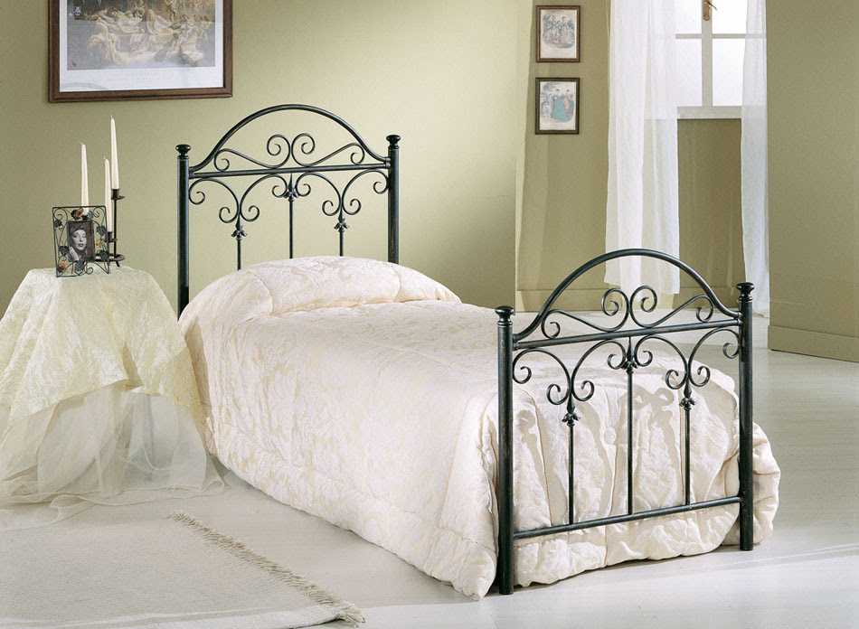 Letto in ferro battuto foglia oro klimt di cantori con testiera alta 144 cm e giroletto. Letti In Ferro Singoli Serena
