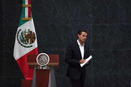 Peña después la reunión con familiares de normalistas. Foto: Miguel Dimayuga