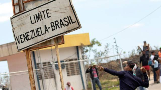 Brasil começa a fechar fronteira parcialmente pela Venezuela