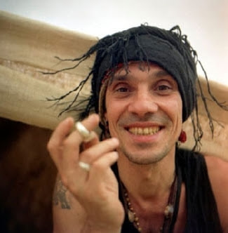Frases, textos, pensamentos, poesias e poemas de mano brown. So Sylvie Hopping Down The Outsider Art Bunny Trail