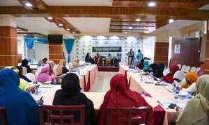 Candidatas a la cámara baja del parlamento de Somalia asisten a un foro de participación política.