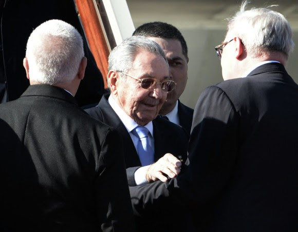 El Presidente de los Consejo de Estado y de Ministros de Cuba, Raúl Castro, llegó a la terminal 2 de Vnukovo, para participar en las celebraciones por el 70 aniversario de la Victoria en la Gran Guerra Patria de 1941-1945. Foto: Russia Today