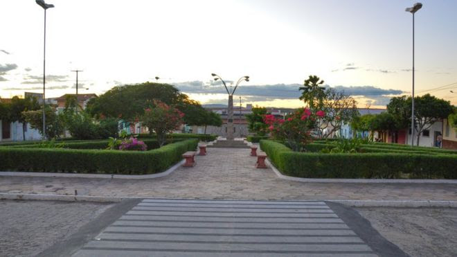 A praÃ§a JoÃ£o de GÃ³es atualmente, local onde as plantas de maconha foram colocadas