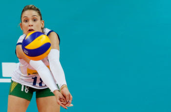 Jun 26, 2021 · entre os 12 nomes escolhidos, o comandante fez uma mescla entre atletas experientes e estreantes, como rosamaria, camila brait, macris, carol gattaz e outras. Camila Brait Volleywood