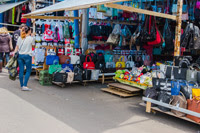 Einmal im monat fahre ich in die benachbarte tschechische republik und kaufe meine monatsration an zigaretten. Geschafte Sortiment Asia Dragon Bazar