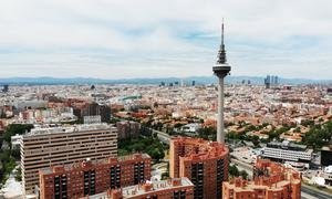 Torrespaña, la torre de televisión emblemática del Madrid (España).