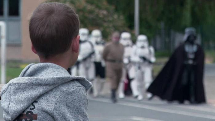 Alsace : quand un commandant de gendarmerie fait rejouer Star Wars pour les enfants des personnels soignants