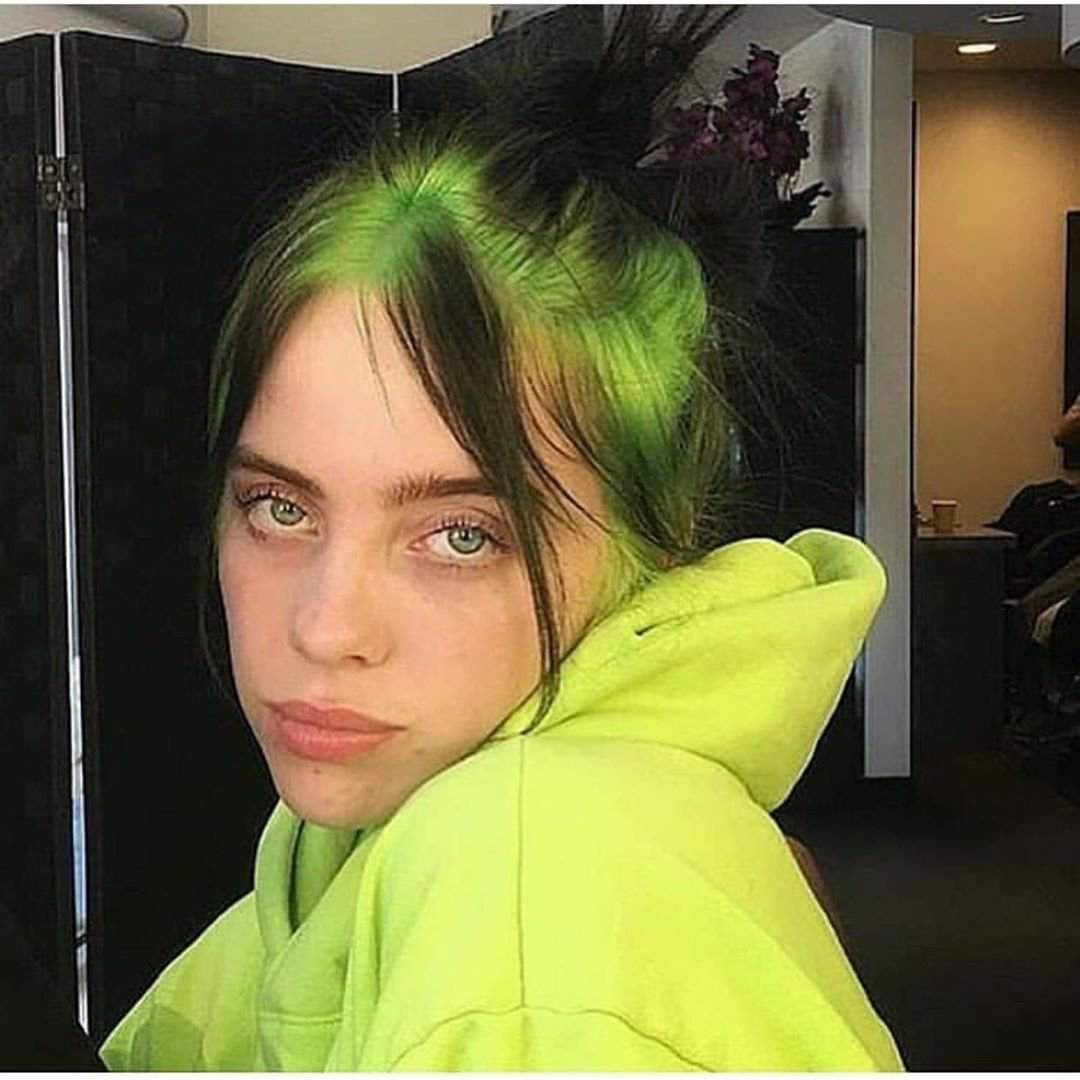 After years of wearing baggy clothes to protect herself, billie takes full control. Green Hair Babe Billie Eilish Amino