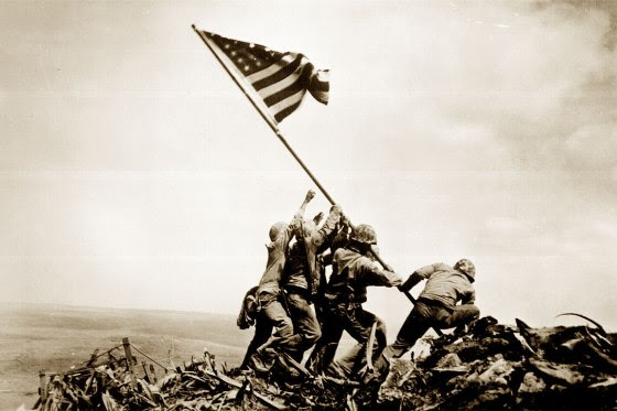 Raising-the-flag-on-Iwo-Jima-foto-famosa