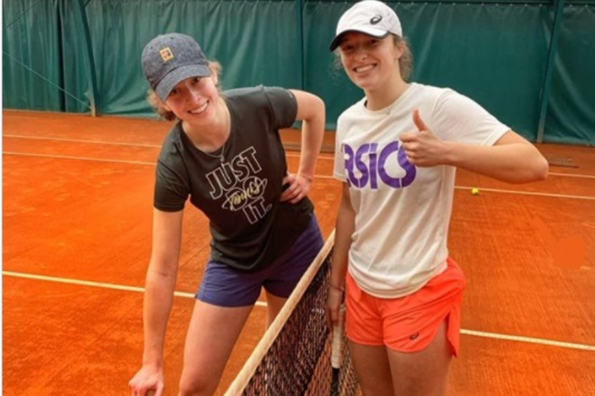 Swiatek will face much adversity in her roland garros title defense. Iga Swiatek The Daughter Of The Olympic Rower Who Played Tennis To Look Like Her Sister And Conquered Roland Garros Archysport