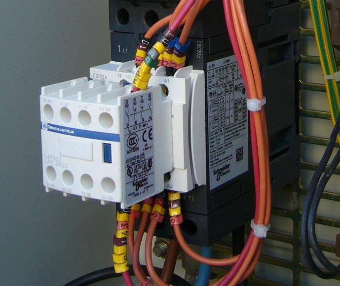 Kontaktor DUNIA KELISTRIKAN DAN ELEKTRONIK Kontaktor DUNIA KELISTRIKAN DAN ELEKTRONIK