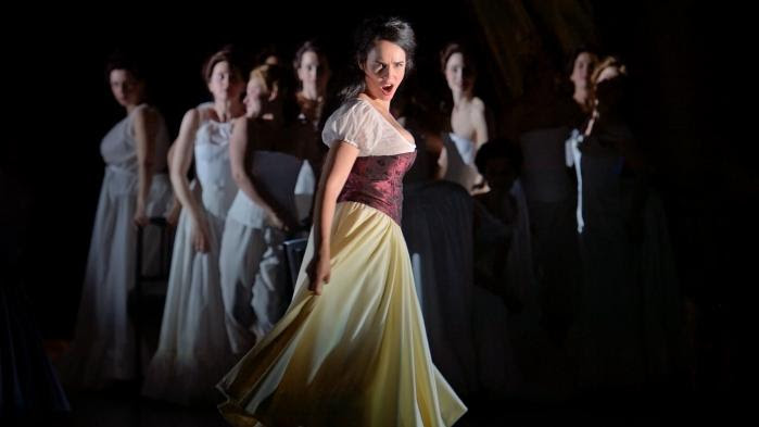 "Carmen" de Georges Bizet à l’Opéra-Comique : les seconds rôles donnent de la voix