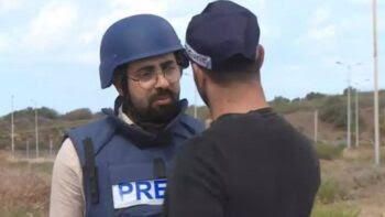 Al Araby image of confrontation between journalist and Israeli security officer