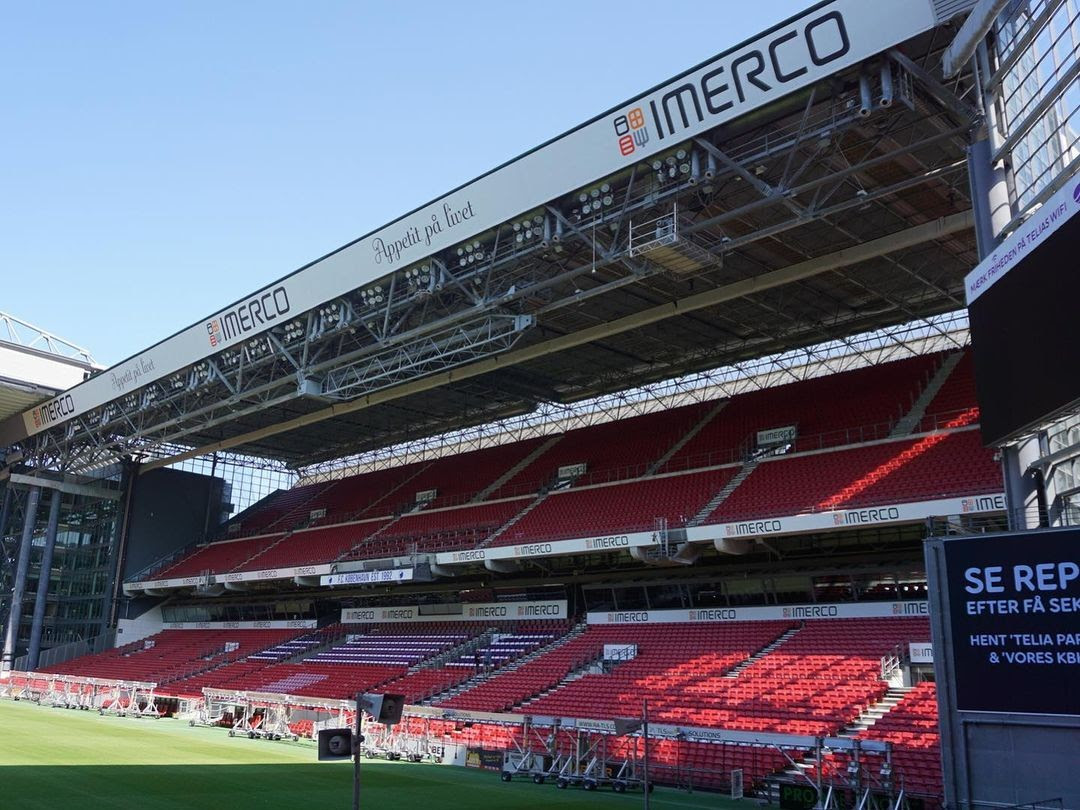 Sie haben den abfahrtsweg eines anderen kfz durch das parken oder abstellen ihres fahrzeuges versperrt. Telia Parken Parken Stadion Stadiumdb Com