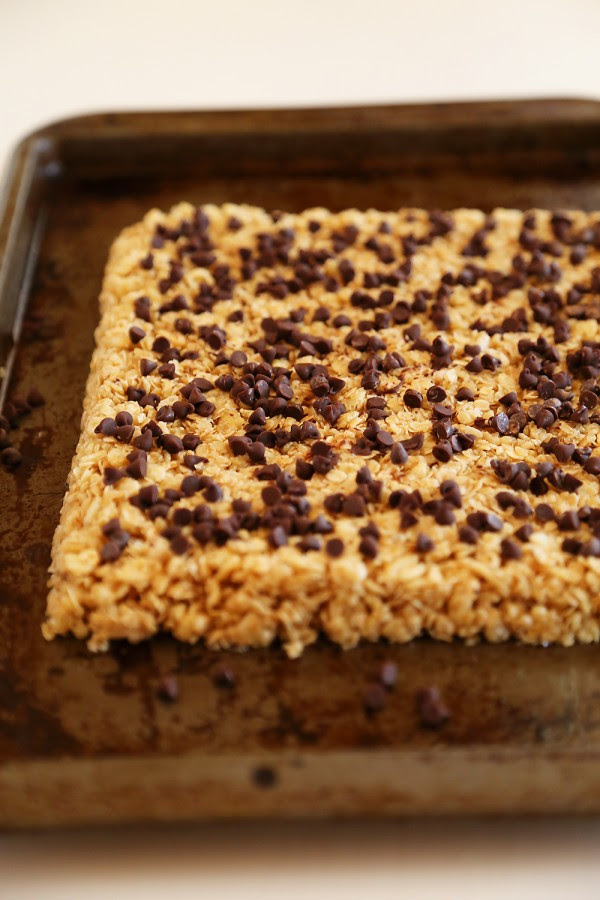 These crunchy homemade granola bars are a tasty and healthy snack… customize the dried fruits and nuts to make them your own! No Bake Chewy Chocolate Chip Granola Bars The Comfort Of Cooking
