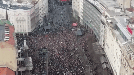 Serbie : contestation dans la rue après des élections truquées