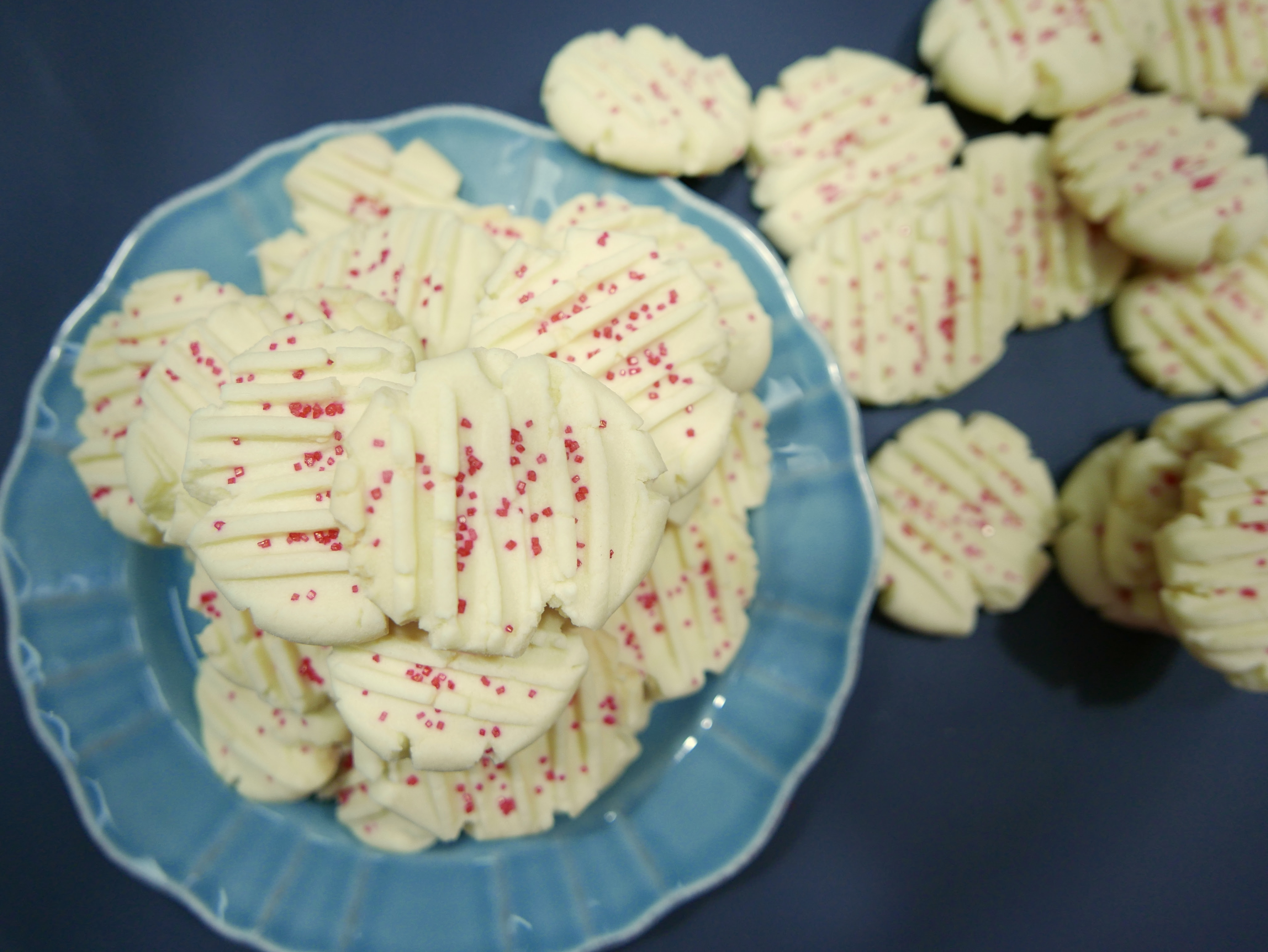 Eggs, evaporated milk, cornstarch, maple flavoring, and cinnamon; Canada Cornstarch Shortbread Cookies