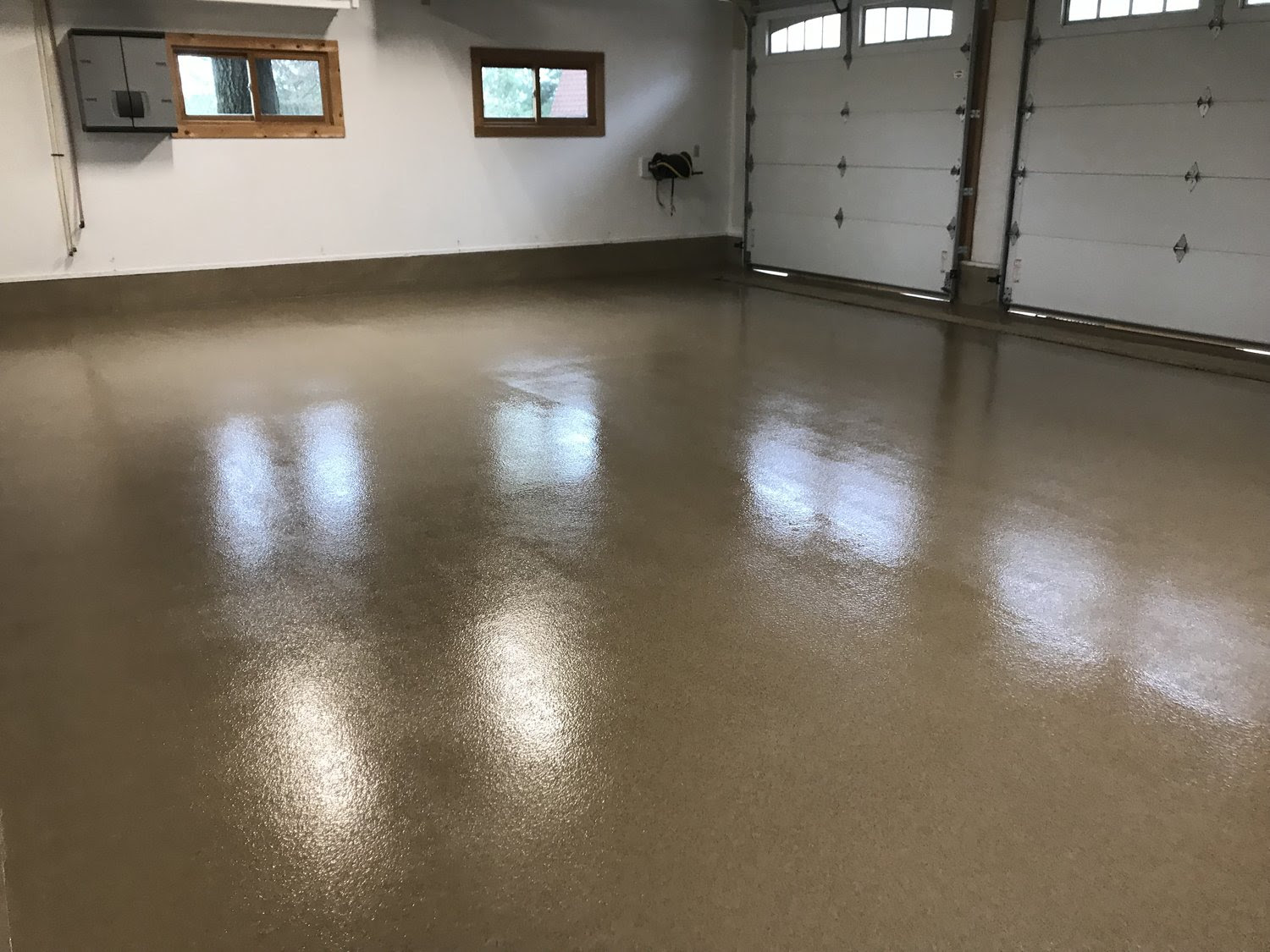 We offer standard & metallic epoxy, polyurethane solutions, industrial painting, floor grinding, and floor polishing. Diy Vs Professional Garage Floor Coatings Advanced Flooring Systems