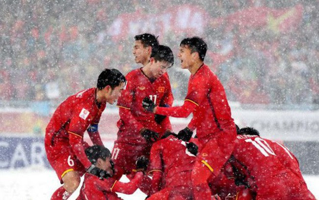 Làm nên lịch sử cho bóng đá Việt Nam, U23 Việt Nam nhận thưởng tổng cộng 23,6 tỷ đồng cùng hàng loạt hiện vật và dịch vụ hạng sang