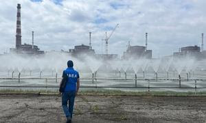 El director general de la OIEA, Rafael Mariano Grossi, visita la central nuclear de Zaporizhzhya y sus alrededores con su equipo durante una visita oficial a Ucrania.