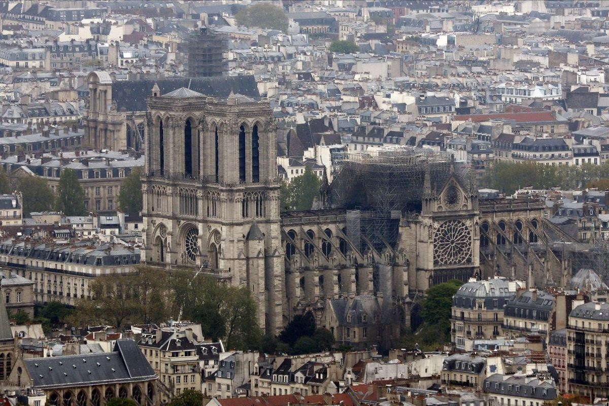 pic of burnt Notre Dame