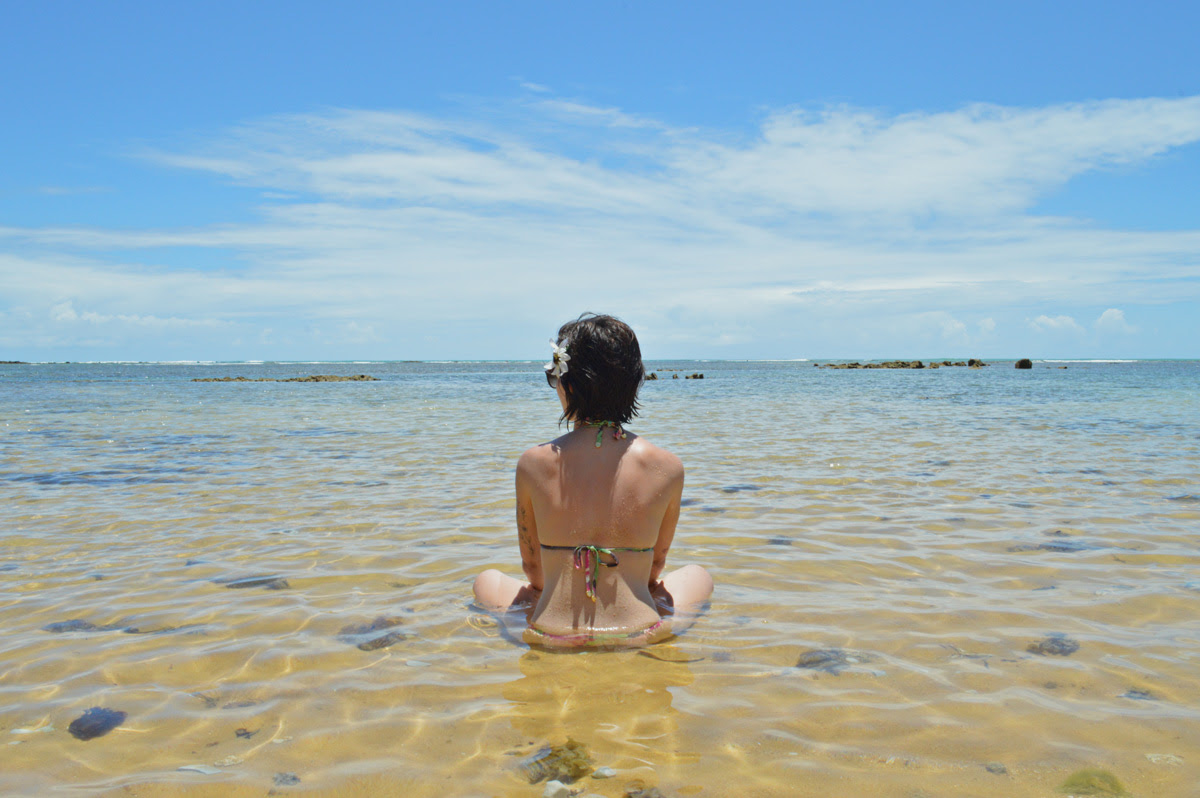 Resultado de imagem para mulher bonita na praia sereia