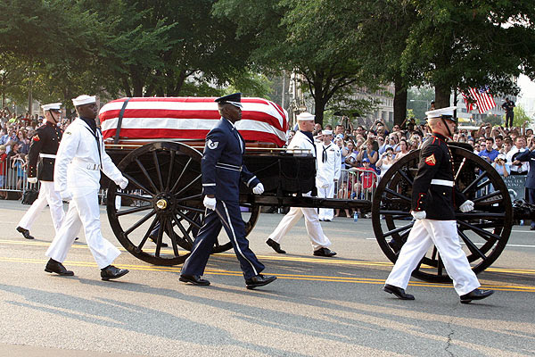 http://www.mikelynaugh.com/ReaganFuneral/Images/IMG_5424.jpg