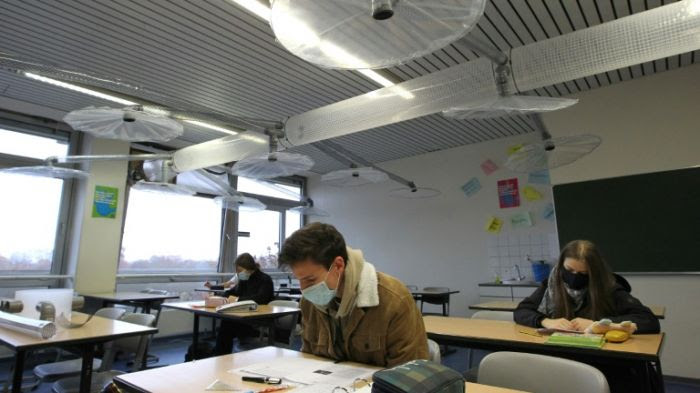 Un système de ventilation installé dans une salle de classe