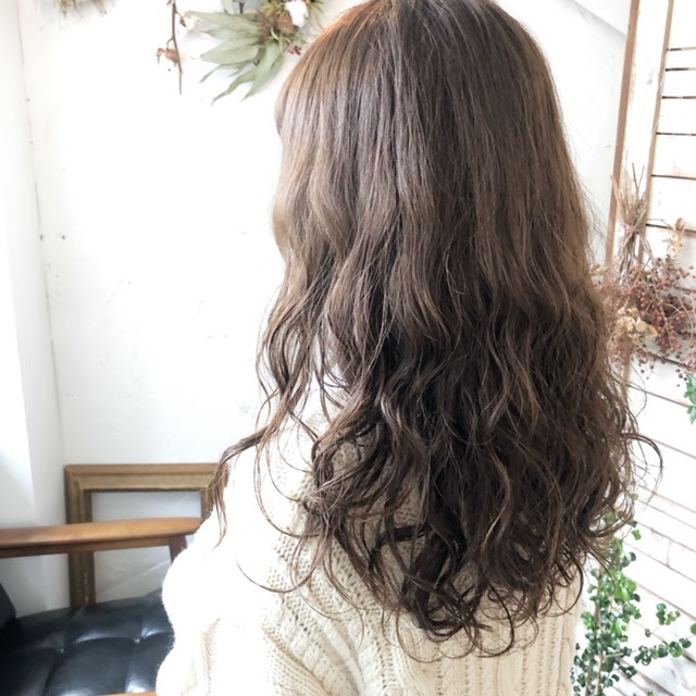 綺麗なロング パーマ 画像 最高のヘアスタイルのアイデア