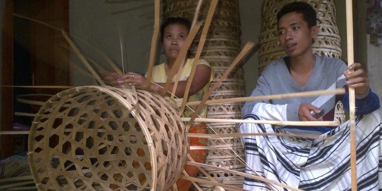  Cara  Membuat  Keranjang Anyaman  Anyaman  Bambu  Kalo Irik 