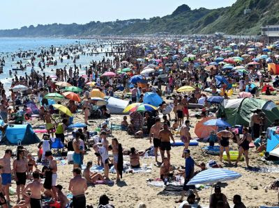 Foule à la plage de Bournemouth