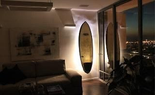 Suspendus au plafond, une planche de surf sont la meilleure façon de ranger lorsqu'il n'est pas en cours d'utilisation. Connaissez Vous Le Air Surf Rack Beachbrother Magazine