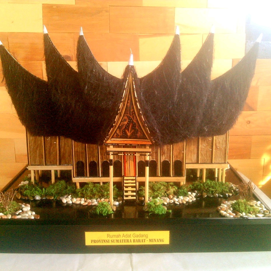  Gambar  Rumah  Adat Sumatera Barat Kartun Inspirasi Desain 