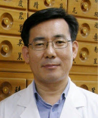 배우 박용기가 음주 운전을 하다 보행자를 치는 교통사고를 내 입건됐다. ë™êµ­ëŒ€ í•œì˜í•™ê³¼ ë°•ìš©ê¸° êµìˆ˜ ì œ11íšŒ ëŒ€í•œí•œì˜í•™íšŒ í•™ìˆ ëŒ€ìƒ ìš°ìˆ˜ìƒ ìˆ˜ìƒ ê²½ì£¼í¬ì»¤ìŠ¤