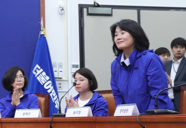 장능인 상근부대변인은 오늘 논평에서 후원자들에게 법인의 사업으로. ìœ¤ë¯¸í–¥ì€ ë„ëŒ€ì²´ ì™œ êµ­íšŒì˜ì›ì´ ëì„ê¹Œ
