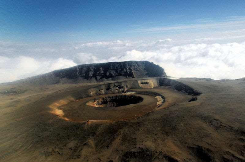 Đối với người dân bản địa thì Kilimanjaro có một ý nghĩa vô cùng quan trọng. Đó là nơi trú ngụ của thiên nhiên hoang dã, là lý tưởng mà con người ước mơ có thể vươn tới, và còn là biểu tượng cho nền độc lập châu Phi.