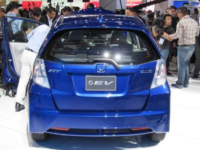 Honda fit is the best city car that give you several effective functionality, you can choose between manual or automatic. Honda Fit Ev From 2011 La Auto Show Honda Fit Ev Forum