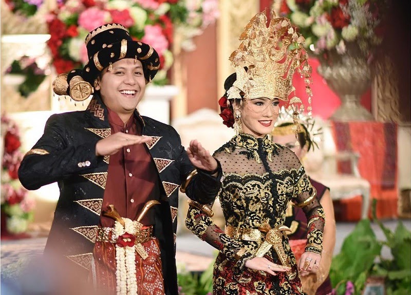  Pakaian  Adat  Budaya Batak  Aneka Seni dan Budaya
