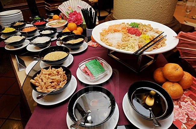 Sajian makan besar sempena Tahun Baru Cina