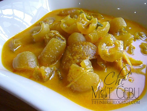 Tuang air dan gula, lalu masak sambil terus diaduk hingga air menyusut. Lemak Pedas Kulit Lembu Penggsann Dapur Tanpa Sempadan