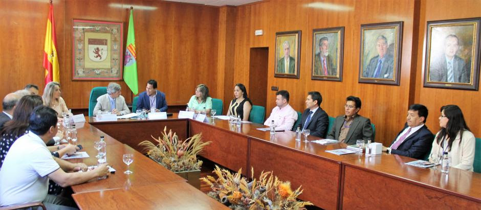 Tribunal constitucional plurinacional de bolivia. Firmado Un Acuerdo De Colaboracion Entre La Ule Y El Tribunal Constitucional Plurinacional De Bolivia Universidad De Leon