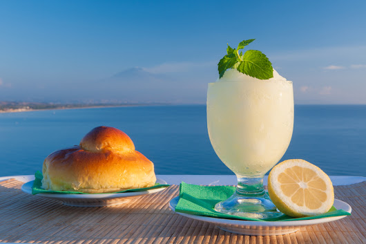 Granita e brioche, la colazione siciliana