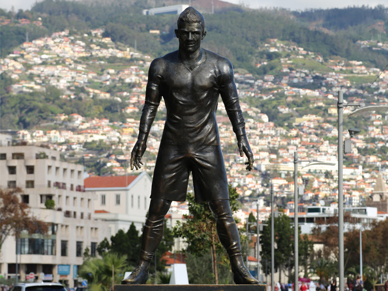 Cristiano Ronaldo Statue Funchal - Cristiano Ronaldo Statue In Funchal