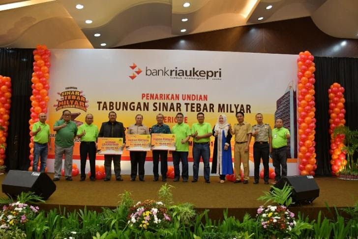 Pemenang undian 100jt dan paket umroh. 704 Nasabah Jadi Pemenang Riaubook Com