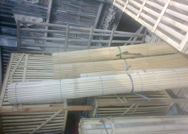 Fungsi bambu ini karna ukurannya kecil dan panjang, untuk gantar, untuk senjata sumpit, untuk bahan tempat jemuran baju kalau di pedesaan, dan para. Di Kampung Ini Bambu Mampu Memberikan Kehidupan Halaman 1 Kompasiana Com
